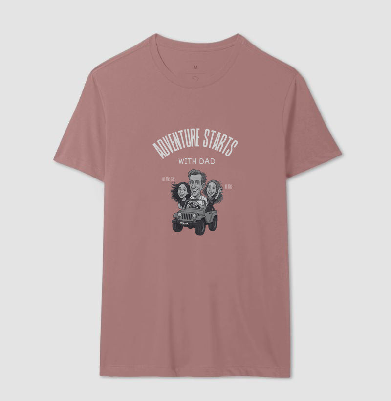 Pai aventureiro no Jeep - Camiseta Masculina (clássica) e Feminina (baby look) - Confort