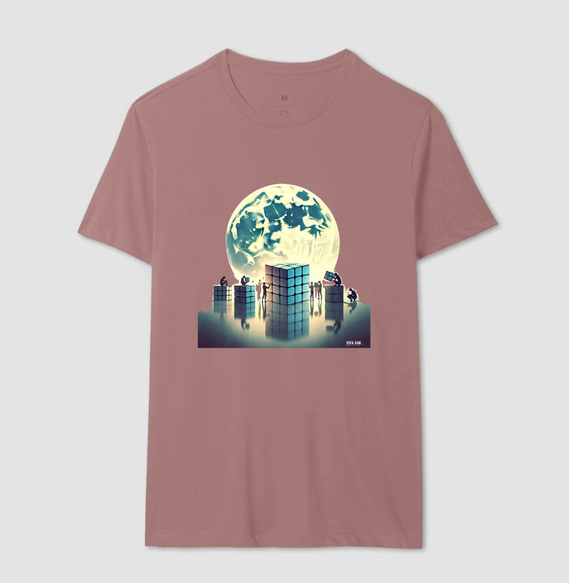 A LUA E O CUBO - Camiseta Confort Masculina e Feminina
