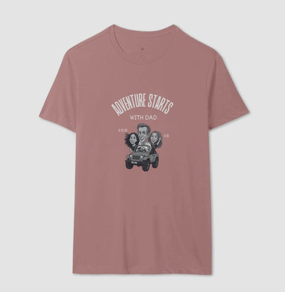 Pai aventureiro no Jeep - Camiseta Masculina (clássica) e Feminina (baby look) - Confort