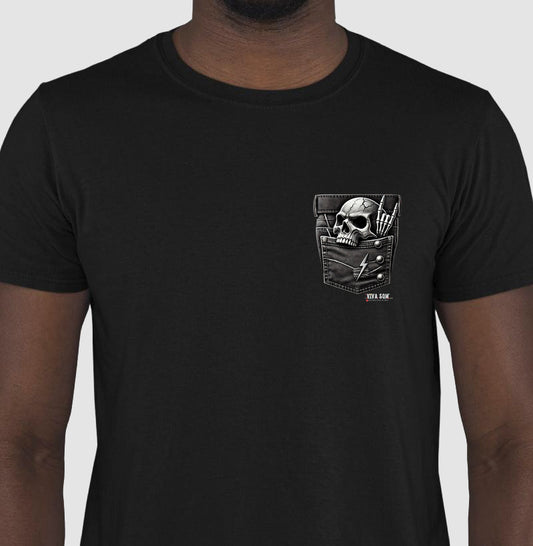 Rock: Bolso da Caveira - Camiseta Confort Masculina e Feminina