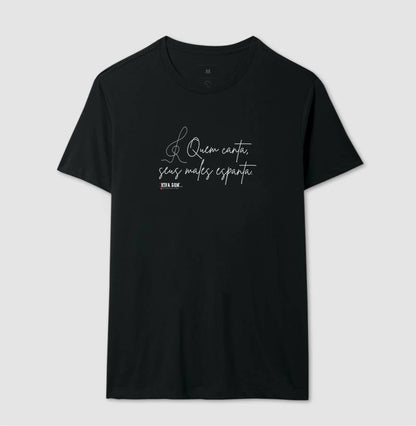 Caligrafia Leve “Quem Canta, Seus Males Espanta” - Camiseta Confort Feminina / Masculina (100% Algodão) 497146