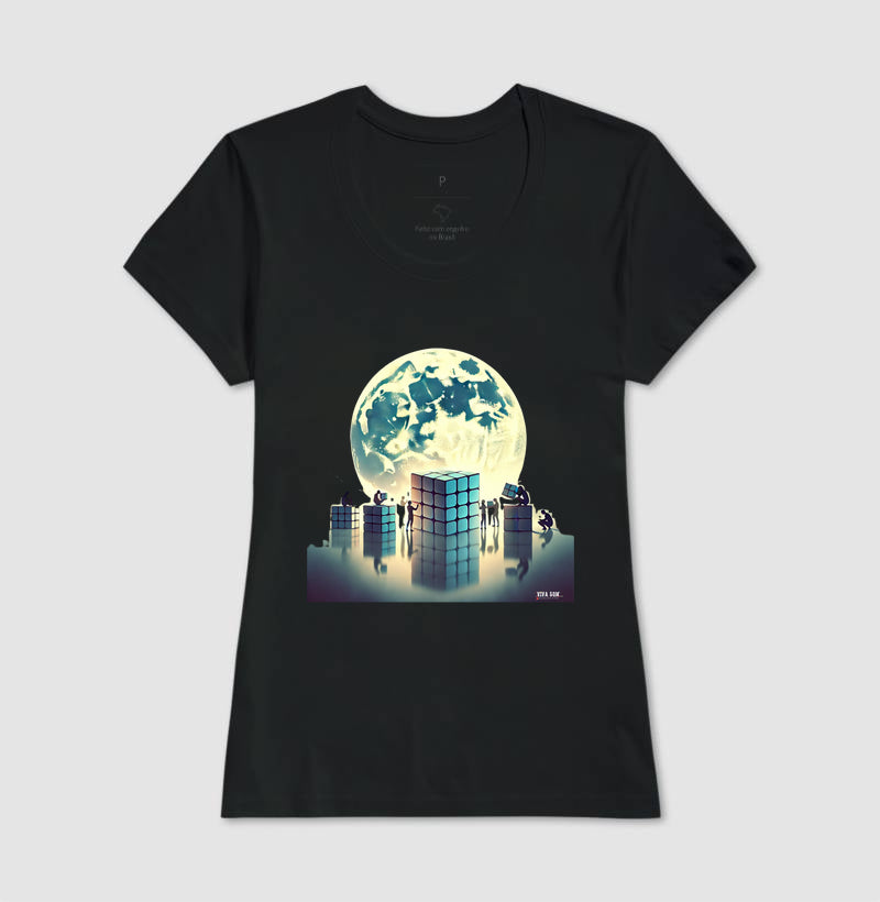 A LUA E O CUBO - Camiseta Confort Masculina e Feminina