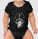 Gente livre gosta de Rock” — com a guitarra - Camiseta Confort (100% Algodão) Clássica e Baby Look 497146