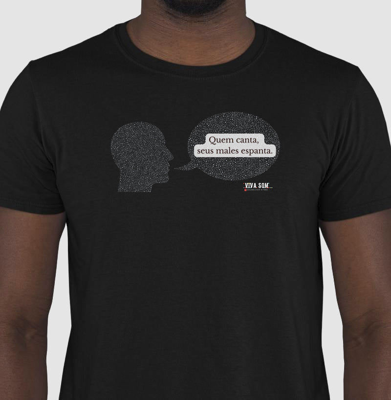 Voz e Leveza “Quem Canta, Seus Males Espanta - Camiseta Confort Feminina / Masculina (100% Algodão) 497146