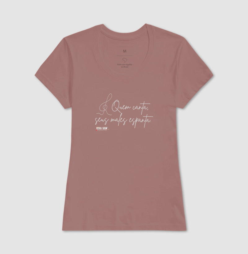 Caligrafia Leve “Quem Canta, Seus Males Espanta” - Camiseta Confort Feminina / Masculina (100% Algodão) 497146