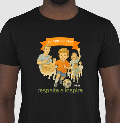 Futebol - Torcida que vibra (central grande) - Camiseta Masculina(clássica) e Feminina (baby look)