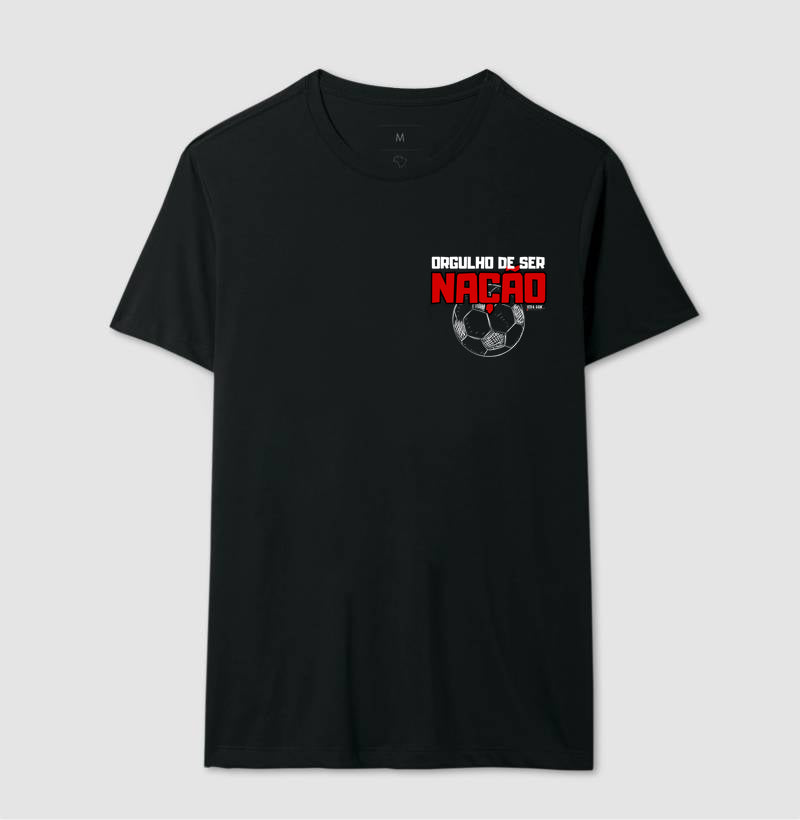 Futebol - Orgulho de ser nação (lateral superior) - Camiseta Masculina(clássica) e Feminina (baby look)