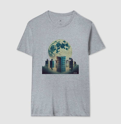A LUA E O CUBO - Camiseta Confort Masculina e Feminina