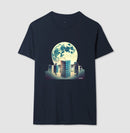 A LUA E O CUBO - Camiseta Confort Masculina e Feminina 497146