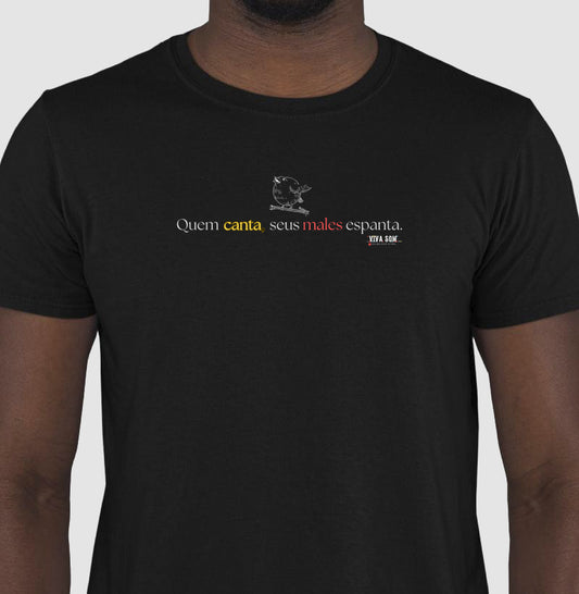 Minimal “Quem Canta, Seus Males Espanta - Camiseta Confort Masculina / Feminina (100% Algodão) 497146