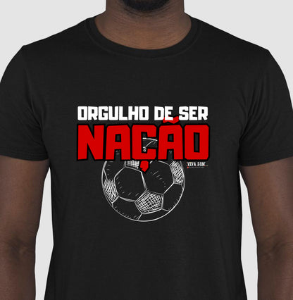 Futebol - Orgulho de ser nação (central) - Camiseta Masculina(clássica) e Feminina (baby look)