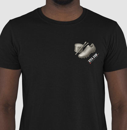 Futebol - Chuteira e tambor minimalista - Camiseta Masculina(clássica) Feminina (baby look)